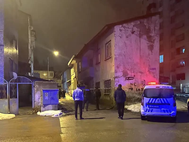 Erzurum'da Gece Yarısı Boğazı Kesilmiş Bir Ceset Bulundu