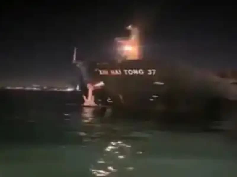 İstanbul Ahırkapı'da Yük Gemisi Karaya Oturdu: Olayın Ayrıntıları