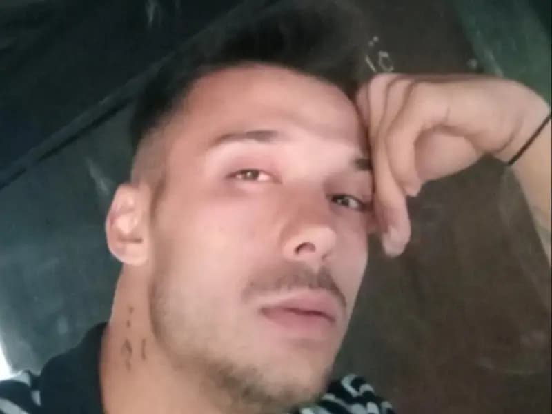 İzmir'de Bıçaklanan Müzisyen Emre Duman Hayatını Kaybetti