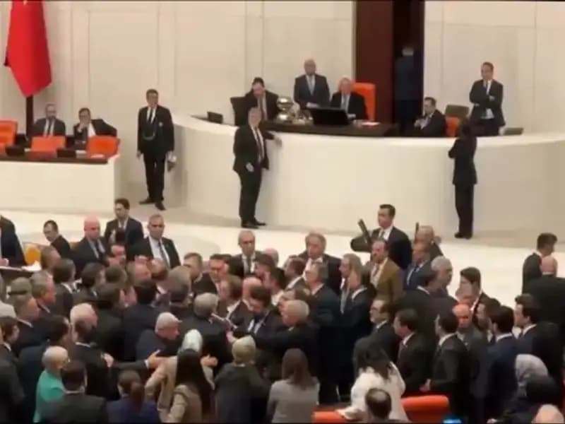 Mecliste Kavga Çıktı: Emekli İkramiyesi Krizi Gündemde!