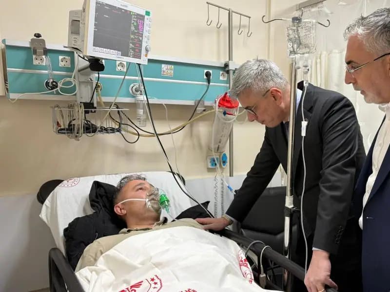 Bakanlar Yaralıları Ziyaret Etti