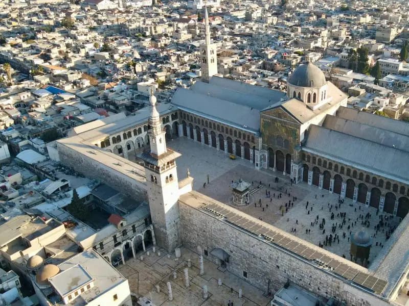 Suriye'de Halk, Özgürlüğün İlk Cuma'sını Kutluyor