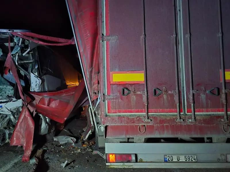 Afyonkarahisar'da Yolcu Otobüsü Kazası: Çok Sayıda Yaralı Var