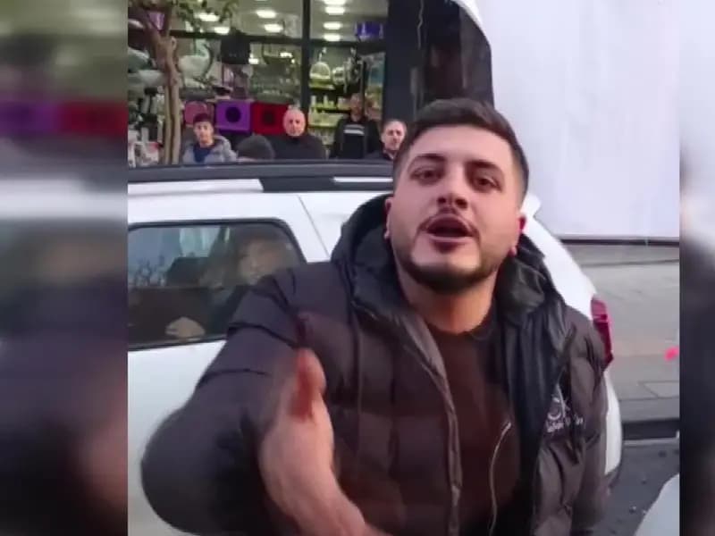 İstanbul'da Trafikte Yol Verme Kavgası: Camı Yumrukladı