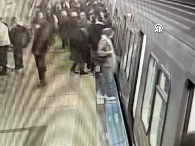 Taksim Metrosunda Yankesicilik: Polisten Suçüstü Yakalama