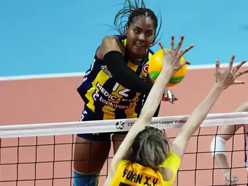 Avrupa Arenasında Türk Derbisi: Fenerbahçe, VakıfBank'ı 3-0 Yenerek Finalde!