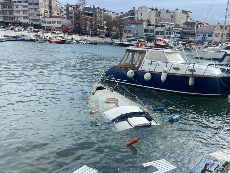 Çanakkale'de Kuvvetli Yağış Sonucu 8 Metrelik Tekne Battı