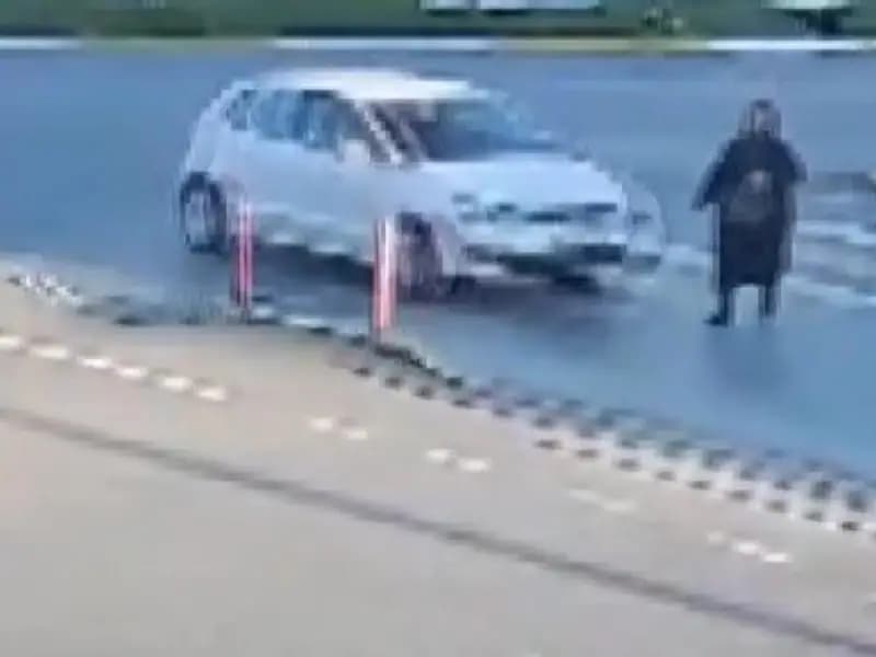 İki Ayrı Kazaya Karıştı: Araba Çarptı, Yardım Beklerken İkinci Kaza Geçirdi