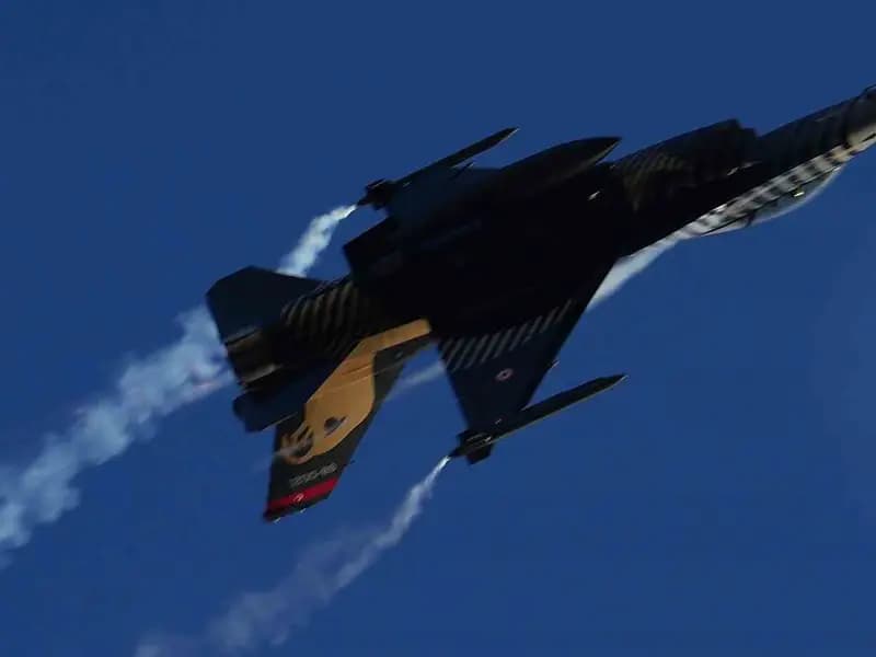 SOLOTÜRK, Çanakkale'de Deniz Zaferi'ni Kutladı