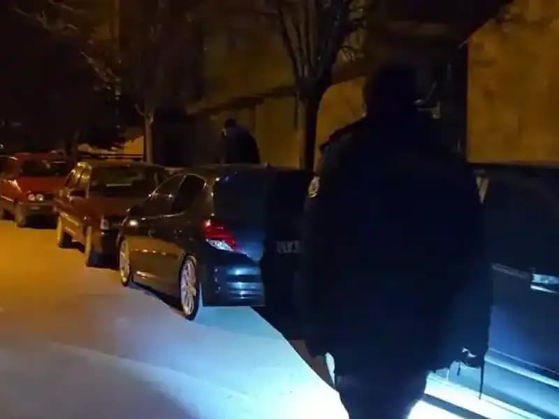 Park Halindeki Araçları Çizen Kişiler Güvenlik Kameralarına Yakalandı