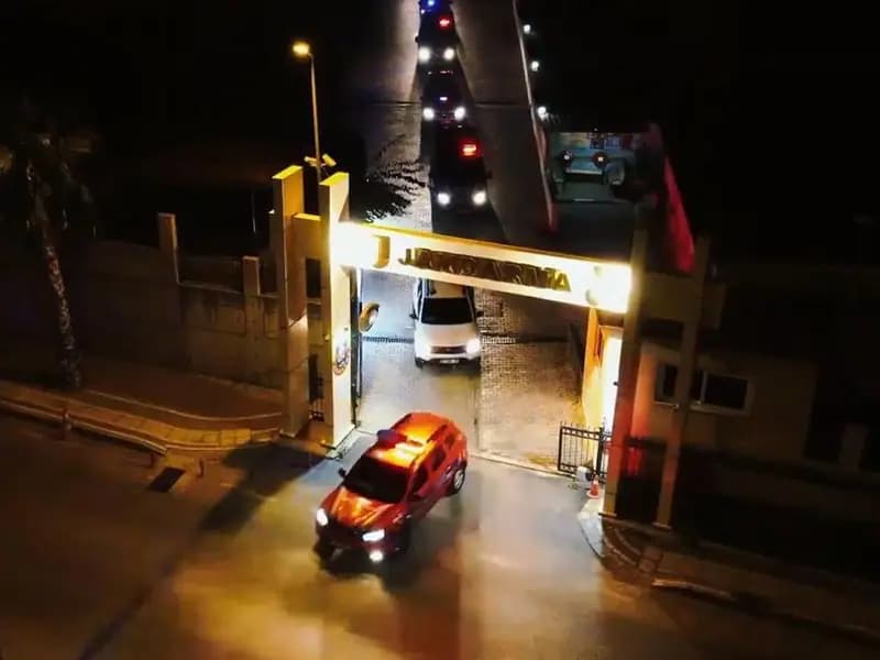 Polis Göçmen Kaçakçılarına Yönelik Operasyon Düzenledi