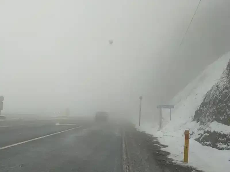 Bolu Dağı’nda Kar ve Sis Ulaşımı Zorlaştırıyor, Sürücüler Dikkat!