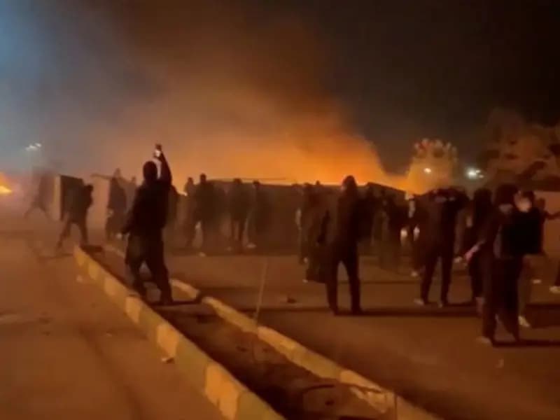 İran'da İdam Cezası: 3 Kişi Gösterilerdeki Cinayetle Suçlandı