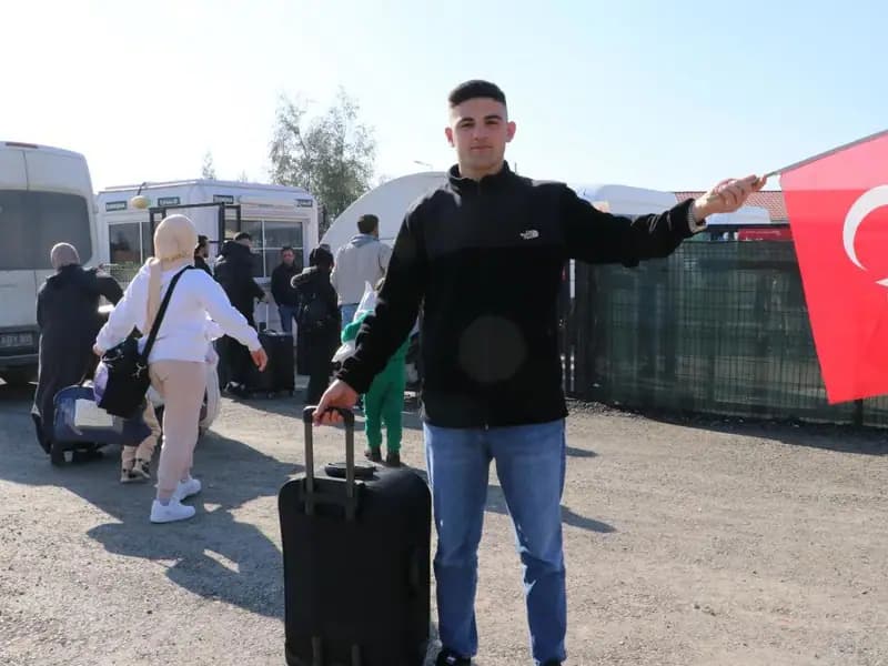 Suriye'ye Türk bayrağıyla dönen Abdulkadir'in sözleri yürekleri dağladı!