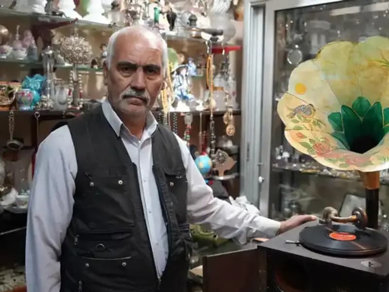 Antikacılığın Usta İsimlerinden Biri: 44 Yıllık Tecrübesiyle Gramofon Koleksiyonu