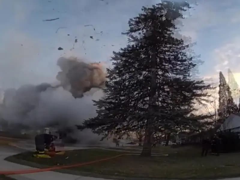 ABD'de Çöp Kamyonu Patladı!