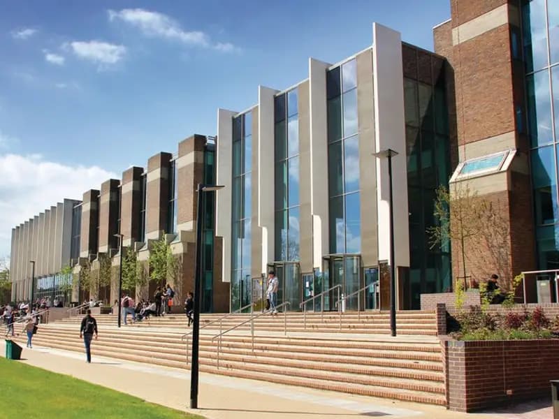 İngiltere'deki Kent Üniversitesi'nde Menenjit Salgını: 2 Ölü