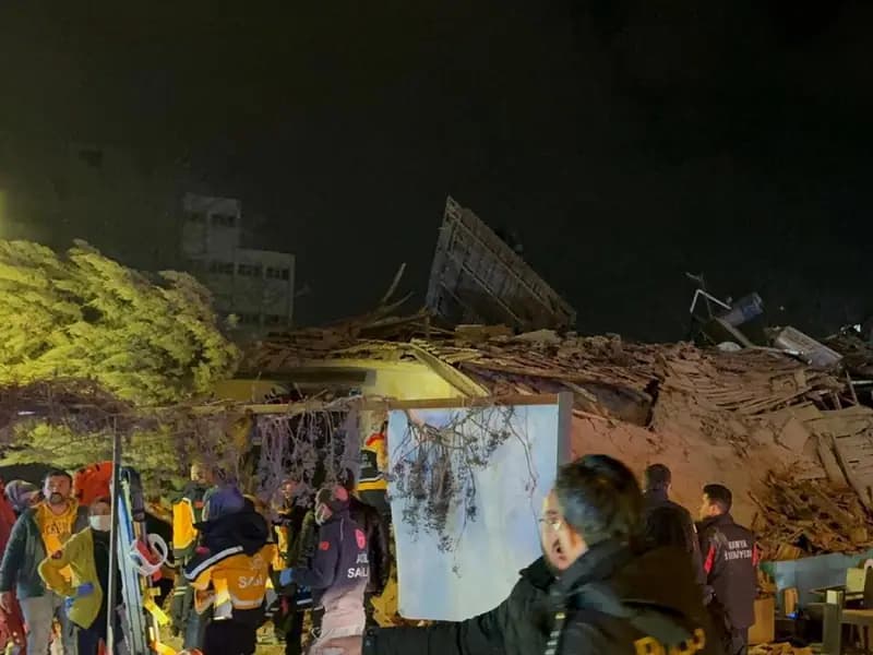 Konya'da Bina Çökmesi