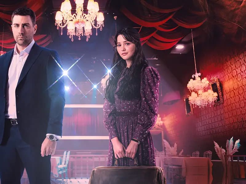 Çirkin Dizisi İçin İlk Afiş Yayınlandı: Merakla Bekleniyor