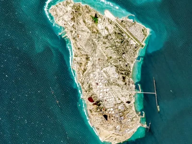 Hark Adası'na Saldırı: İran Petrol İhracatının Kalbi Tehdit Altında