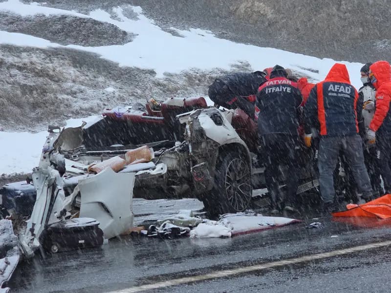 Tatvan'daki Feci Kazada Ölü Sayısı Üçe Yükseldi: Bebek Hayatını Kaybetti
